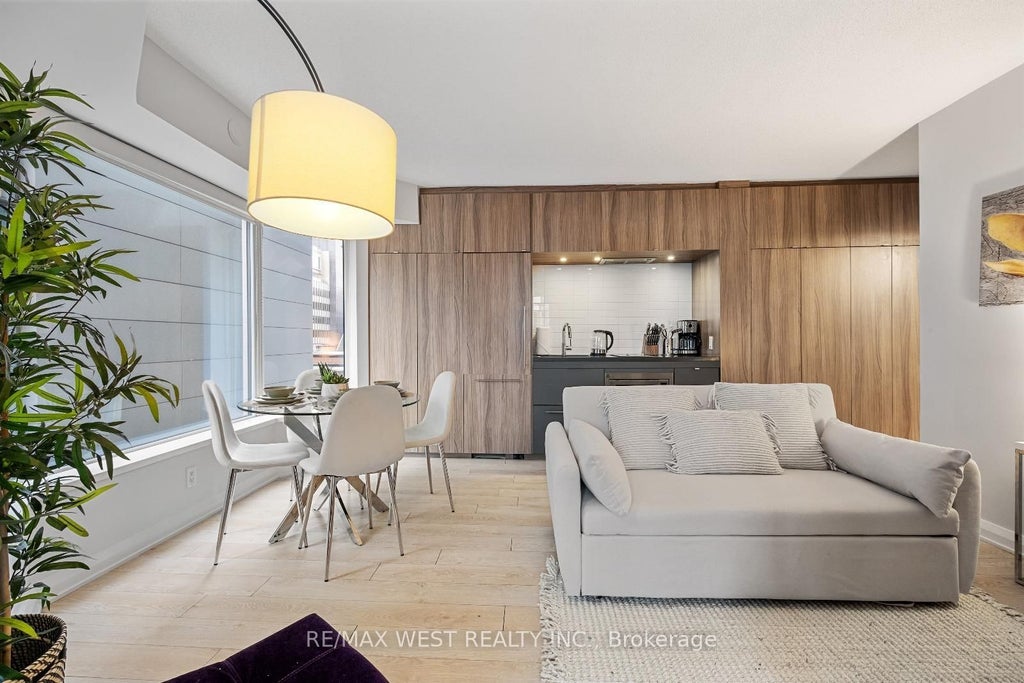 155 Yorkville Avenue 704, Toronto C02