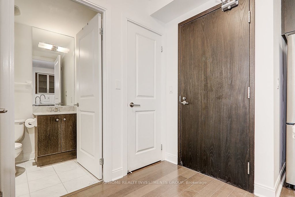 18 Yorkville Avenue 704, Toronto C02