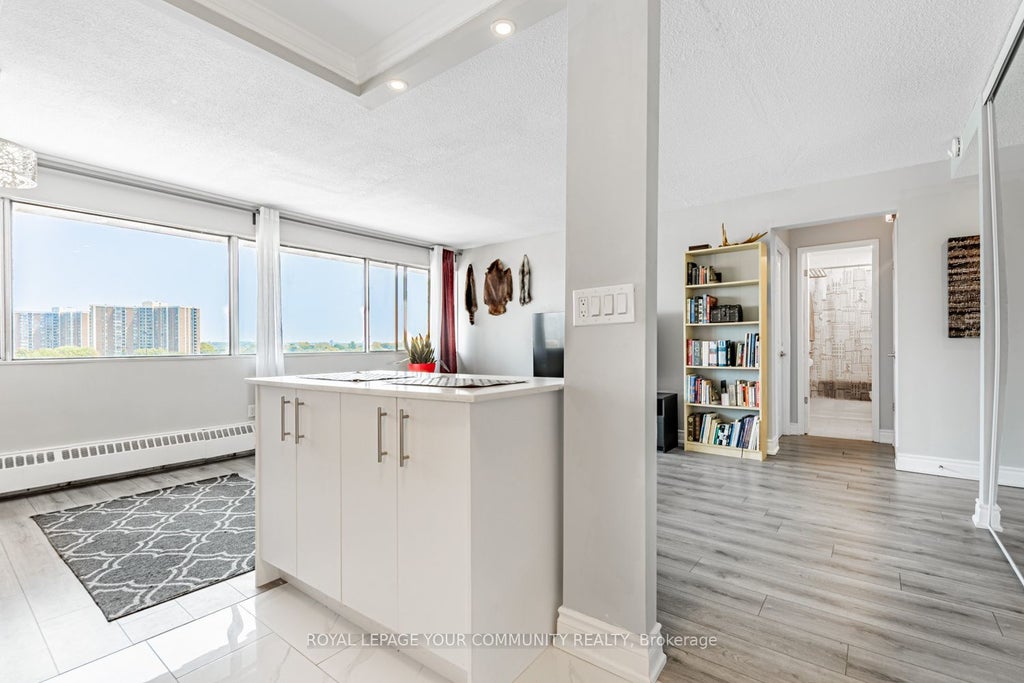 10 Sunny Glenway 912, Toronto C11