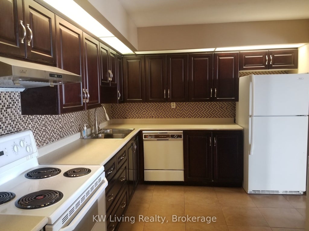 33 Elmhurst Avenue 2106, Toronto C07