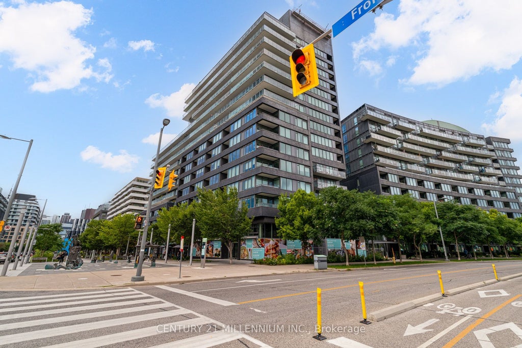 120 Bayview Avenue N417, Toronto C08