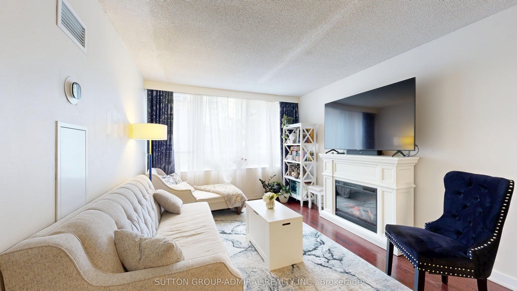 633 Bay Street 201, Toronto C01