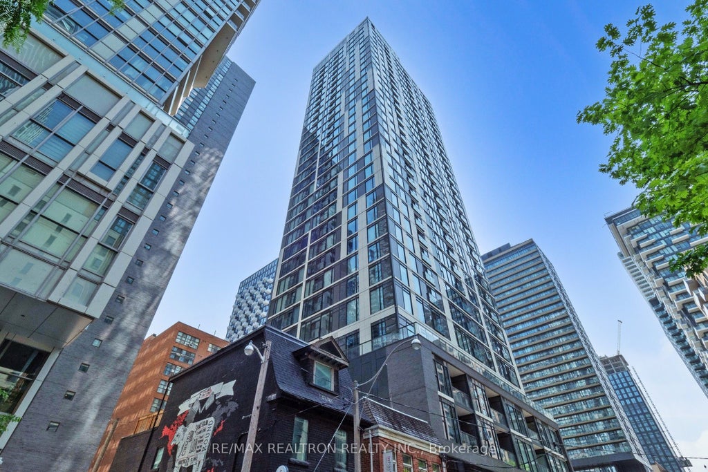 65 Mutual Street 1702, Toronto C08