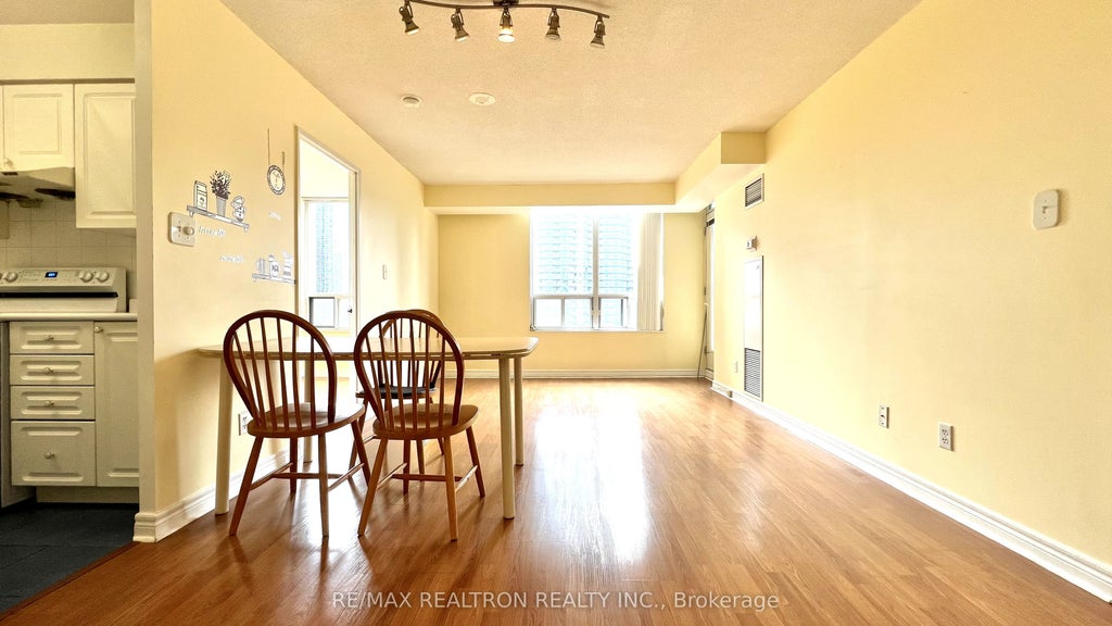 28 Empress Avenue 1215, Toronto C14