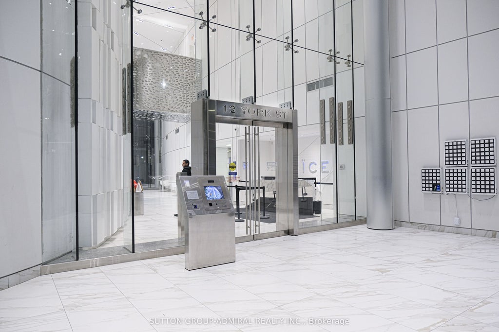12 York Street 4908, Toronto C01