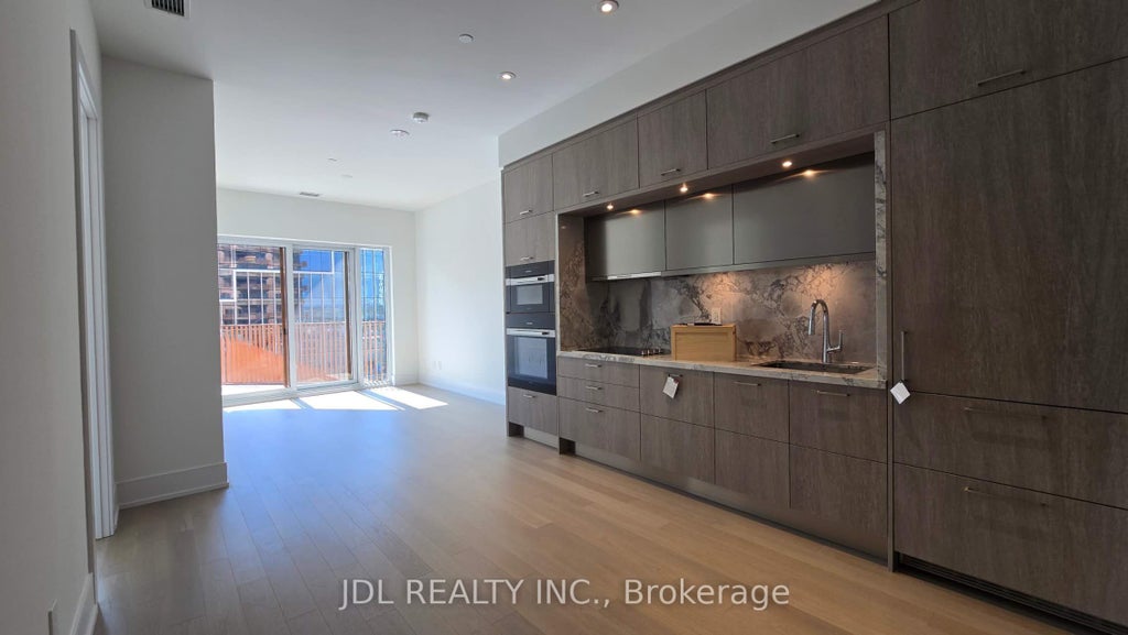 155 Merchants' Wharf N/a 625, Toronto C08