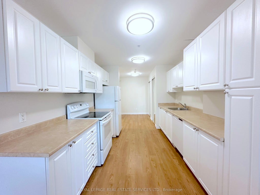 15 Brookbanks Drive 106, Toronto C13