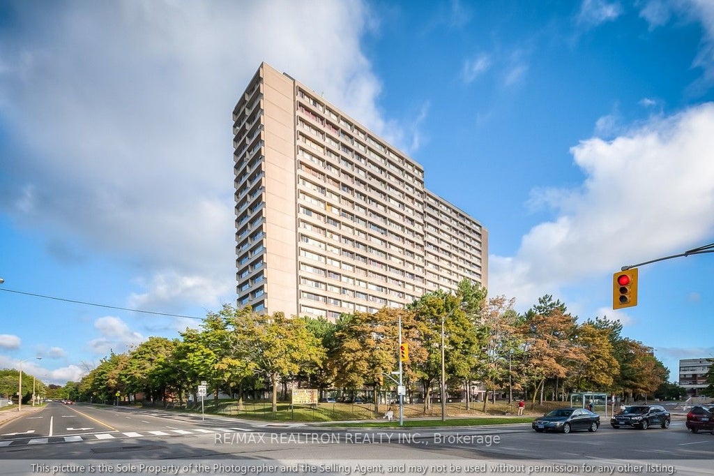 100 Leeward Glenway 1401, Toronto C11