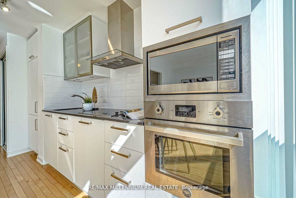 14 York Street 3612, Toronto C01