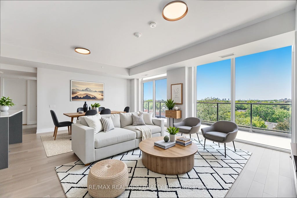 664 Spadina Avenue 702, Toronto C01