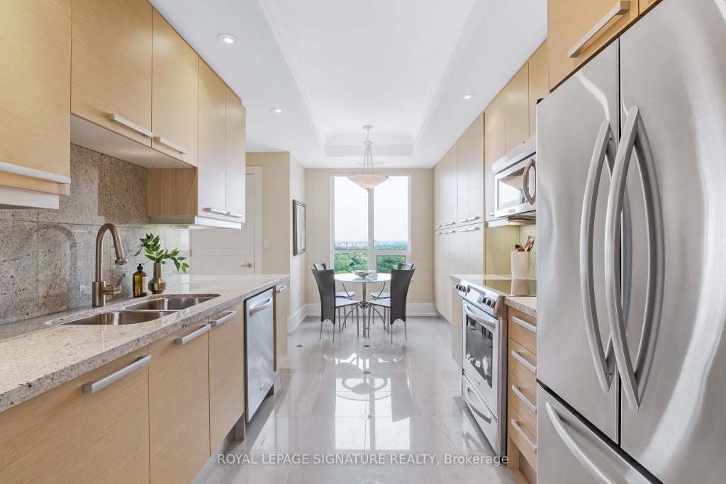 662 Sheppard Avenue E 1704, Toronto C15