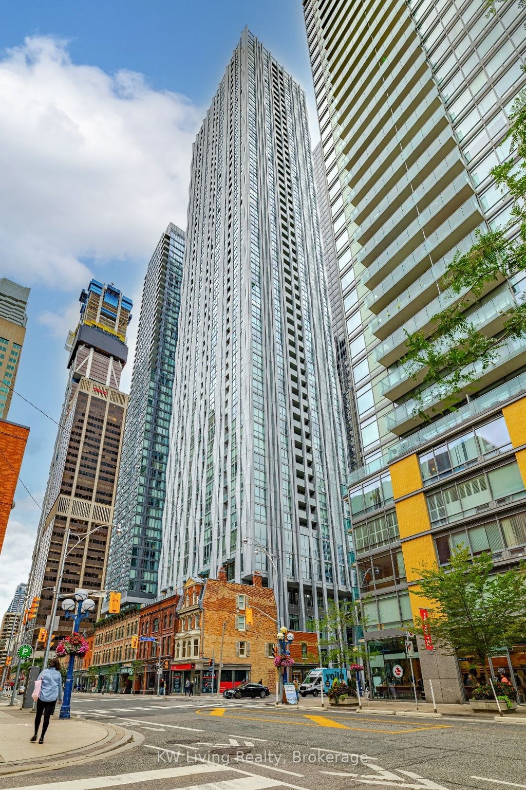 1 Yorkville Avenue 4009, Toronto C02