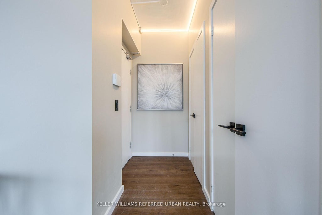 218 Queens Quay W 2501, Toronto C01