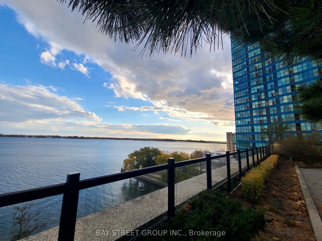 65 Harbour Square 1305, Toronto C01