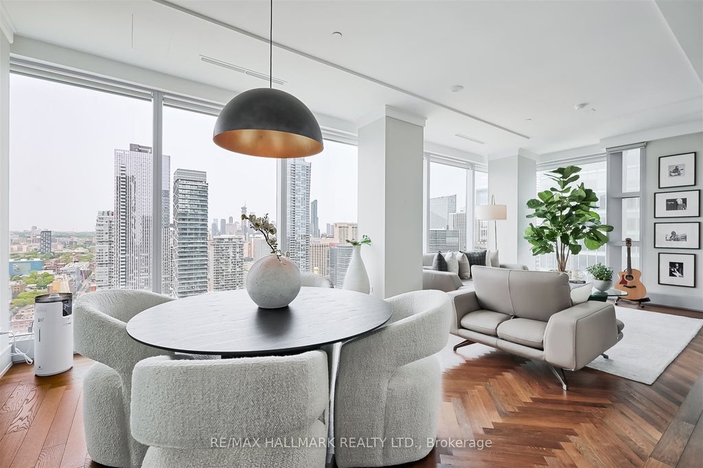 183 Wellington Street W 3303, Toronto C01