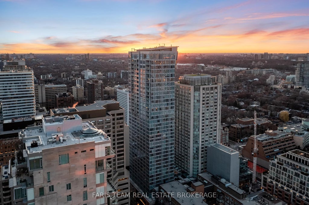200 Cumberland Street 3501, Toronto C02