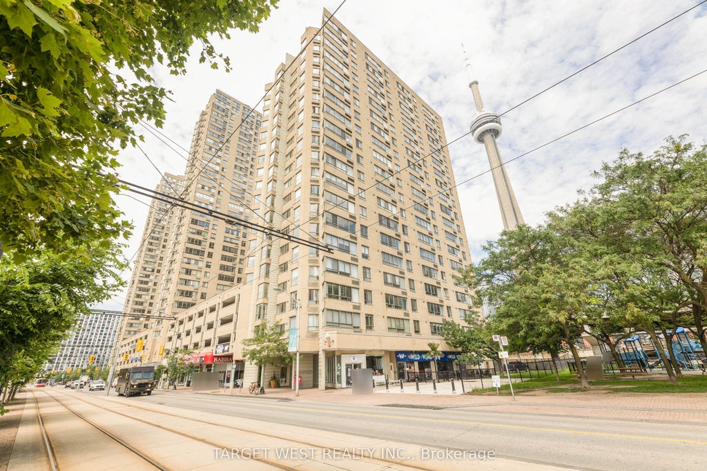 250 Queens Quay W 1903, Toronto C01