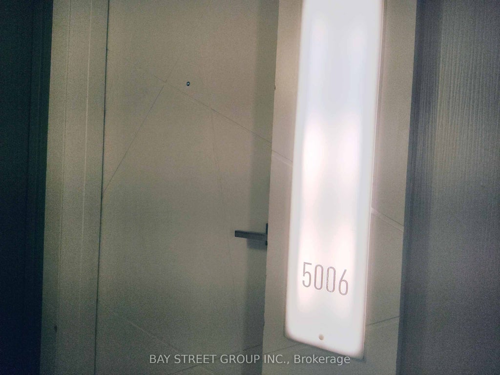 12 York Street 5006, Toronto C01