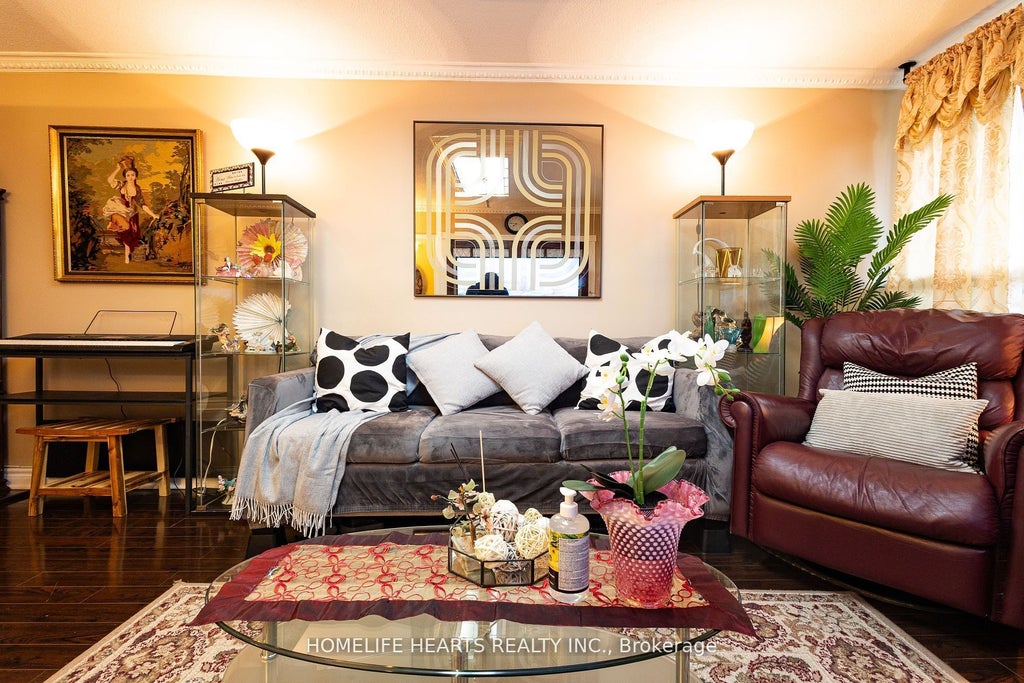 140 Leeward Glenway 316, Toronto C11