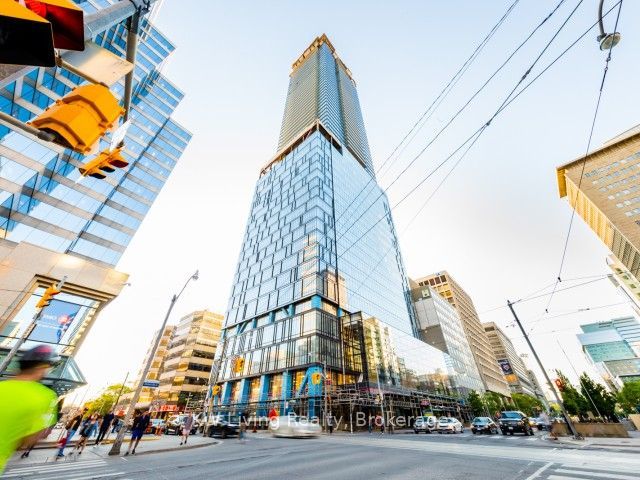 488 University Avenue 3516, Toronto C01