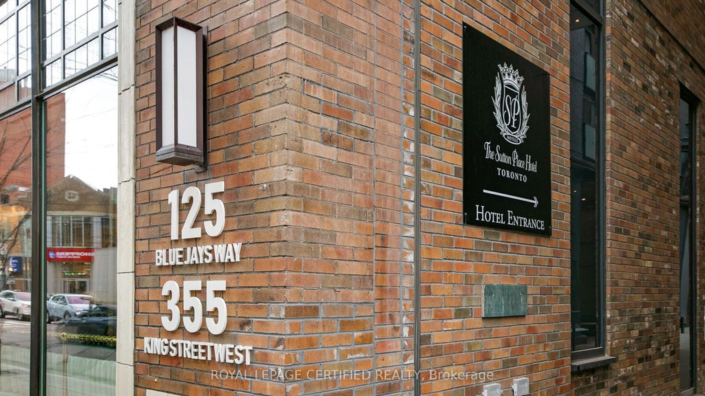 125 Blue Jays Way 1905, Toronto C01