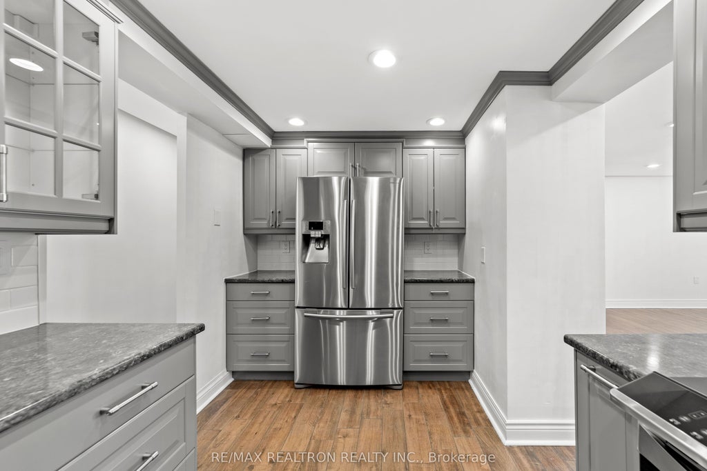 130 Neptune Drive 702, Toronto C04