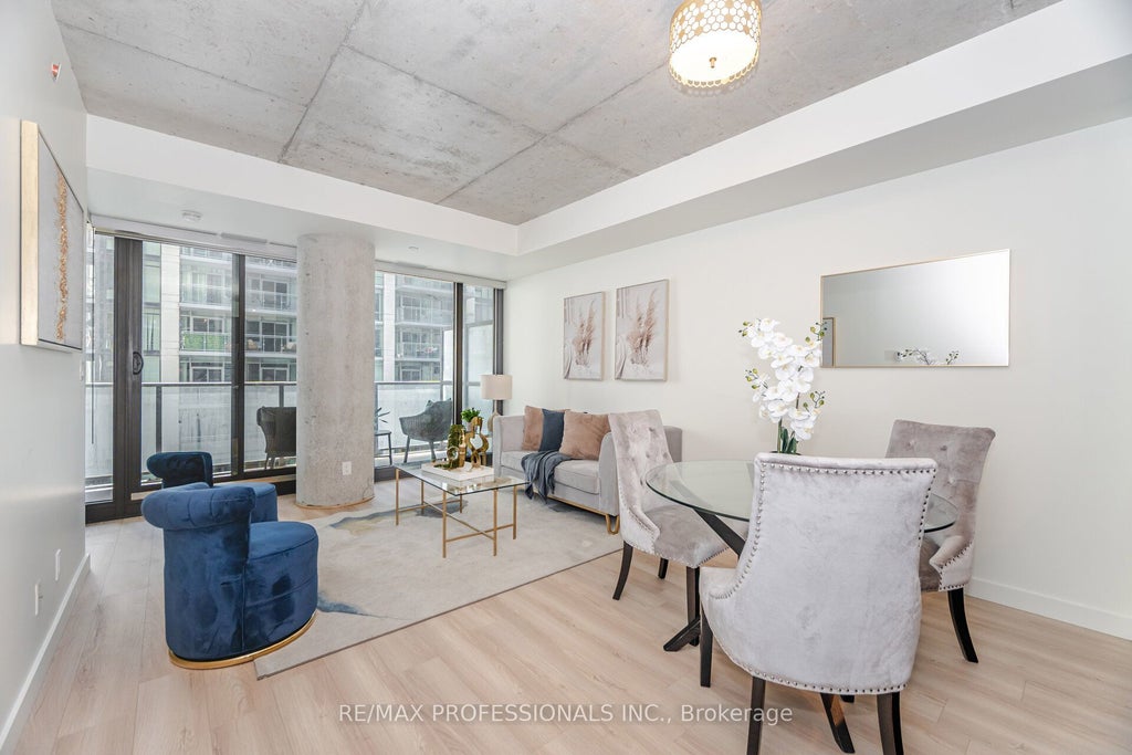 111 Bathurst Street 716, Toronto C01