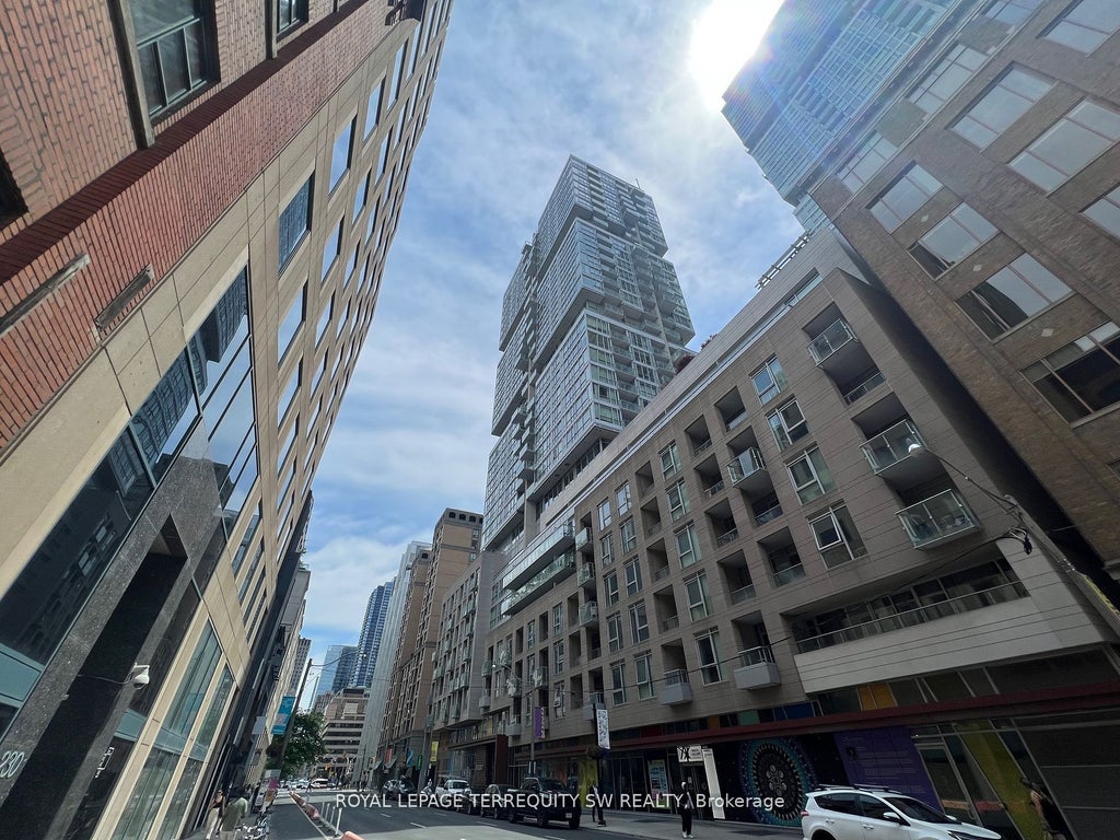 199 Richmond Street W 2202, Toronto C01