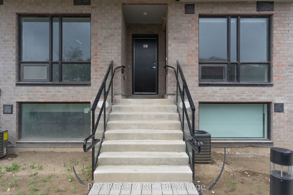 851 Sheppard Avenue W 37, Toronto C06