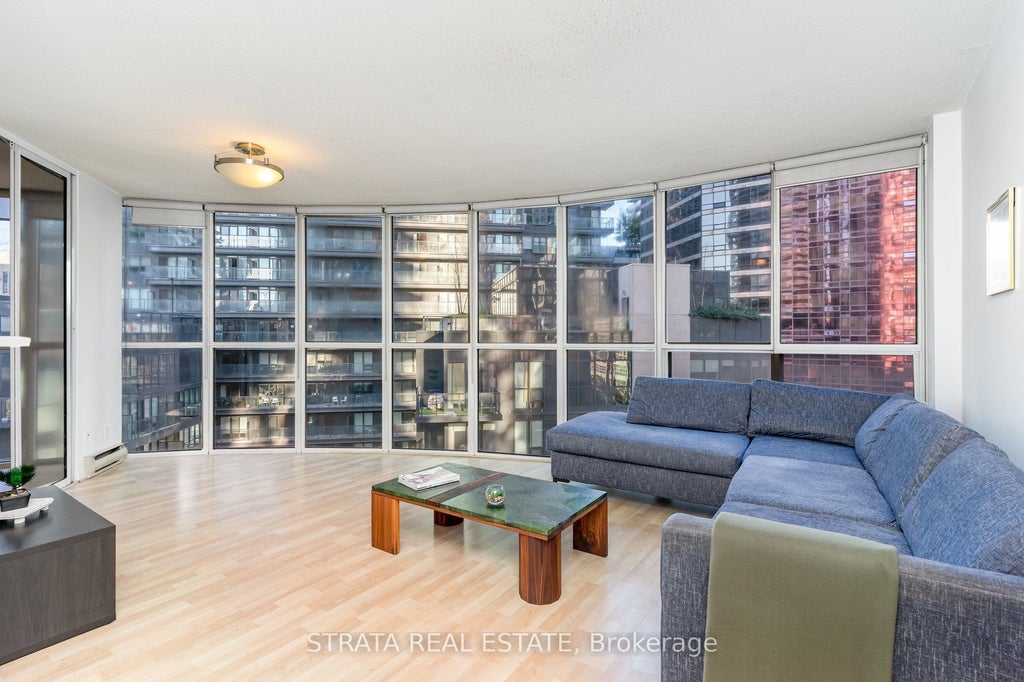 24 Wellesley Street W 1004, Toronto C01