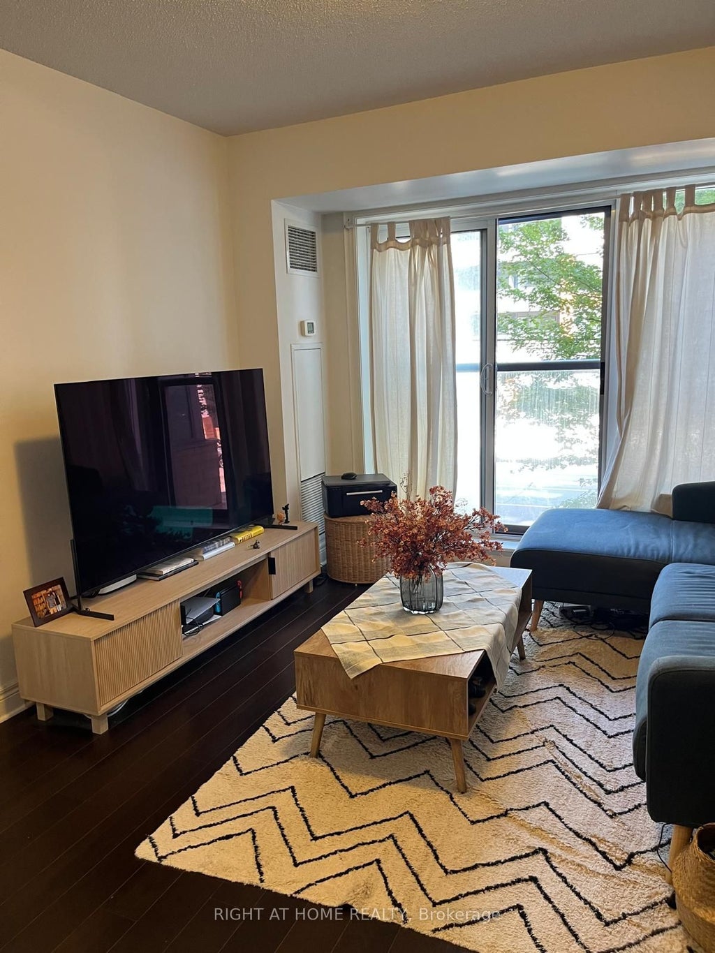 701 Sheppard Avenue W 212, Toronto C06