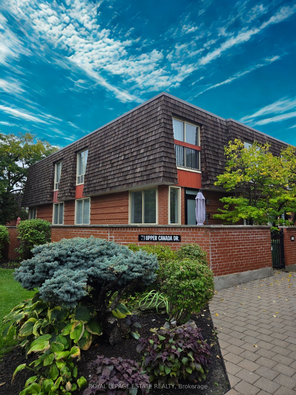 73 Upper Canada Drive Th1, Toronto C12