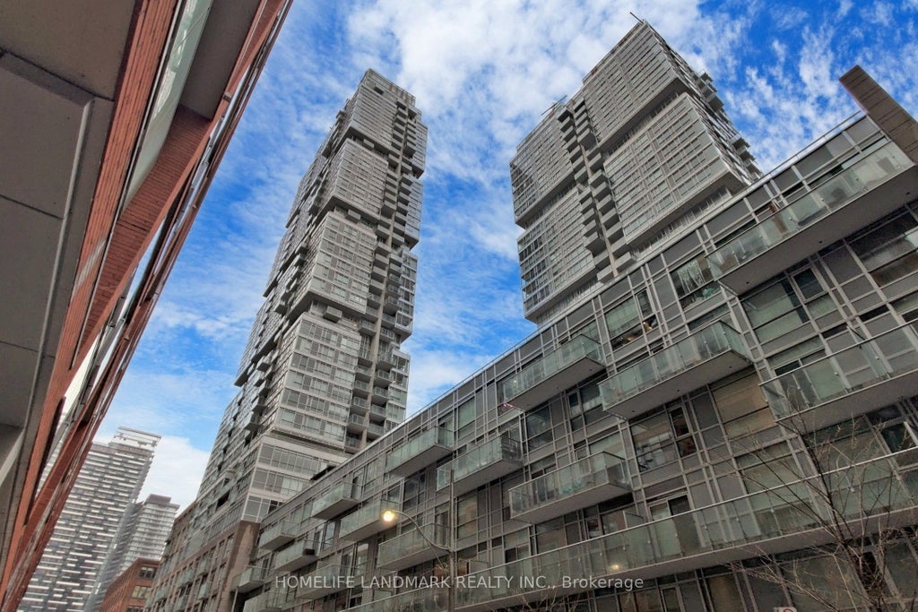 199 Richmond Street W 2009, Toronto C01