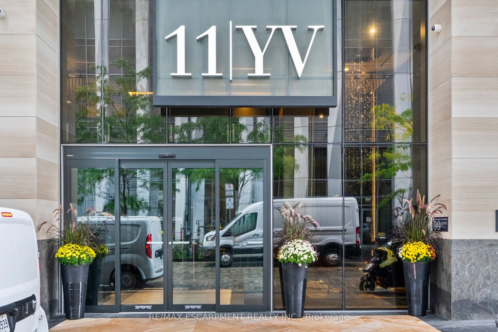 11 Yorkville Avenue 2113, Toronto C02