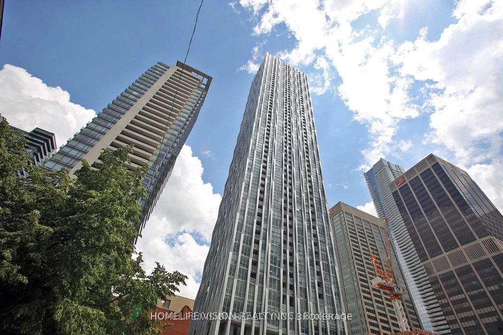 1 Yorkville Avenue 2009, Toronto C02