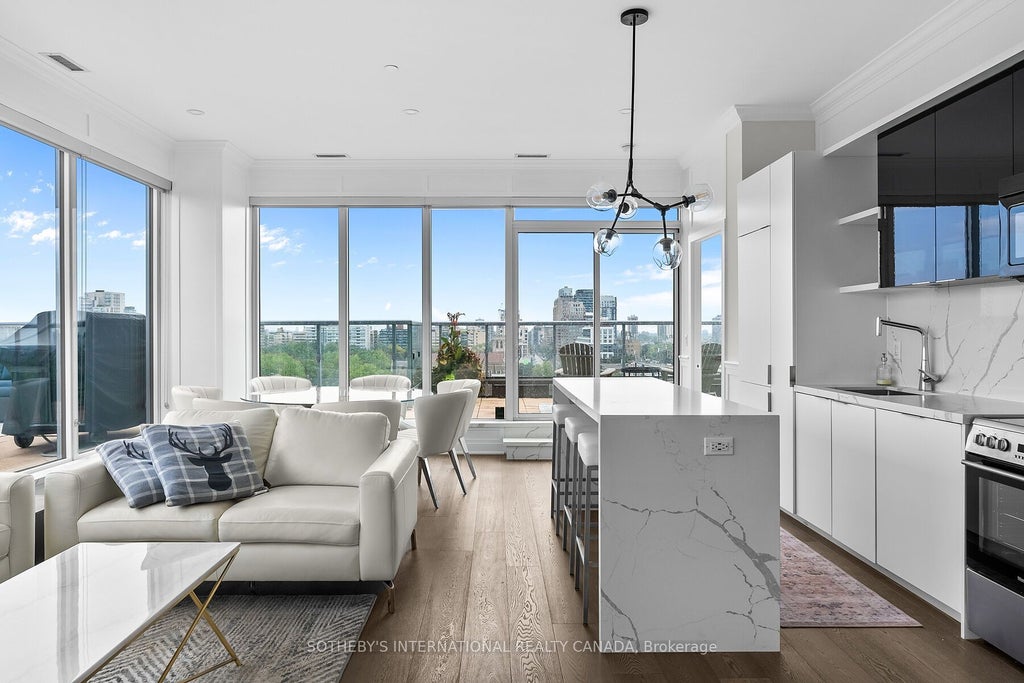 6 Parkwood Avenue 901, Toronto C02