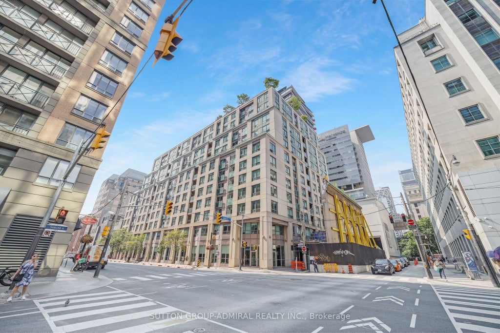 168 Simcoe Street 812, Toronto C01