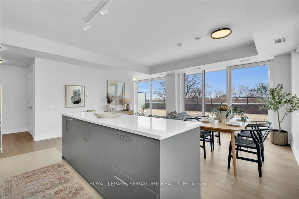 664 Spadina Avenue 602, Toronto C01