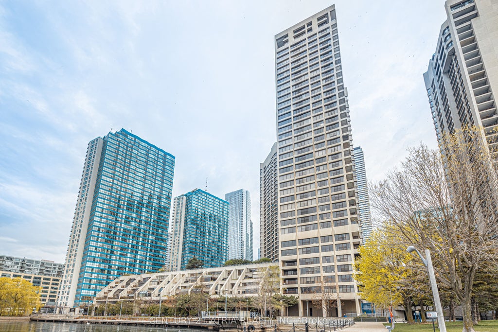 65 Harbour Square 1401, Toronto C01
