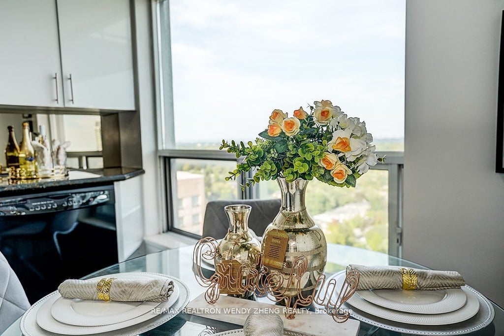 21 Hillcrest Avenue 2702, Toronto C14