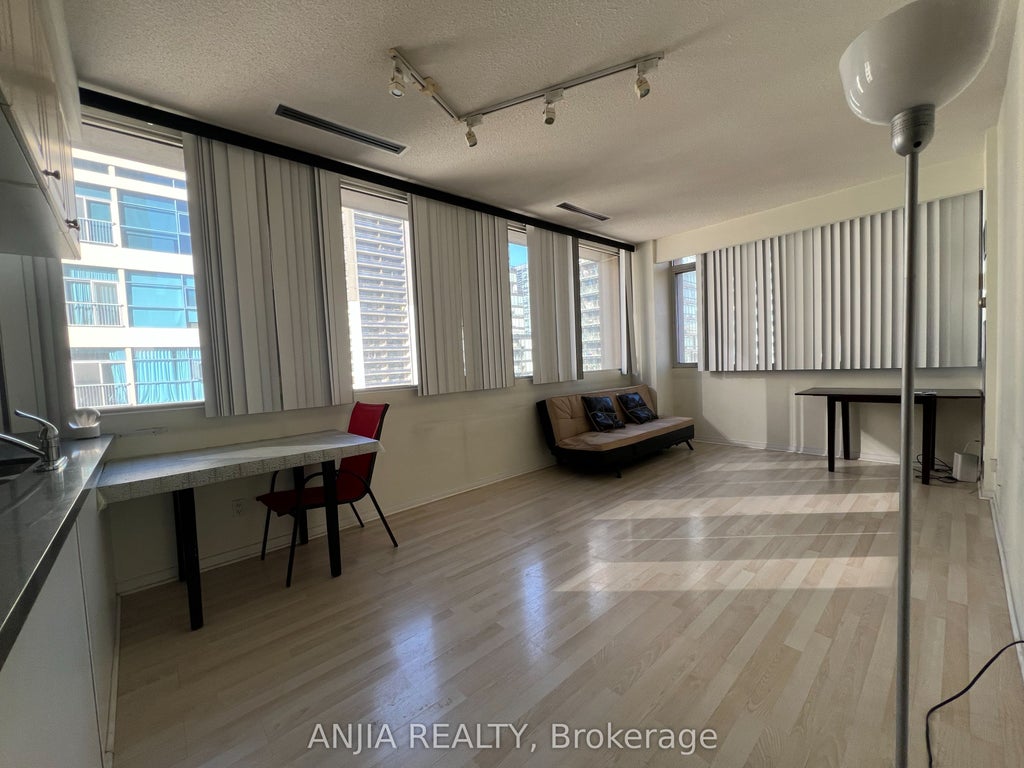 555 Yonge Street 807, Toronto C08