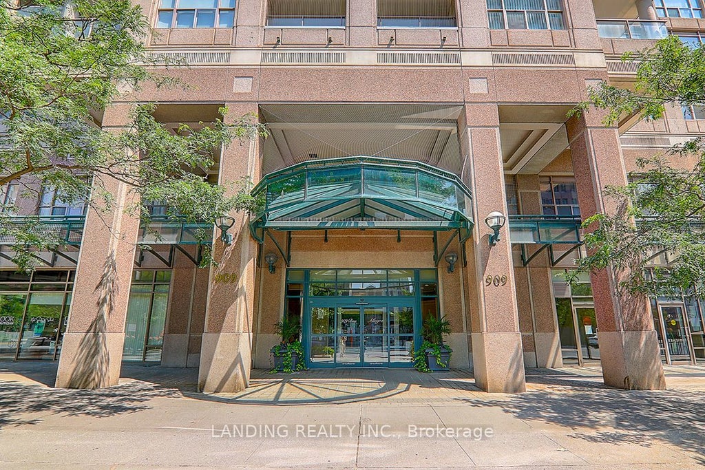 909 Bay Street 716, Toronto C01