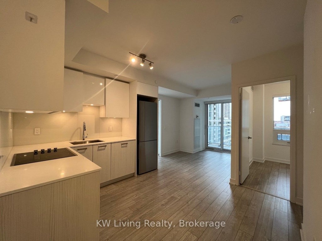 195 Redpath Avenue 812, Toronto C10