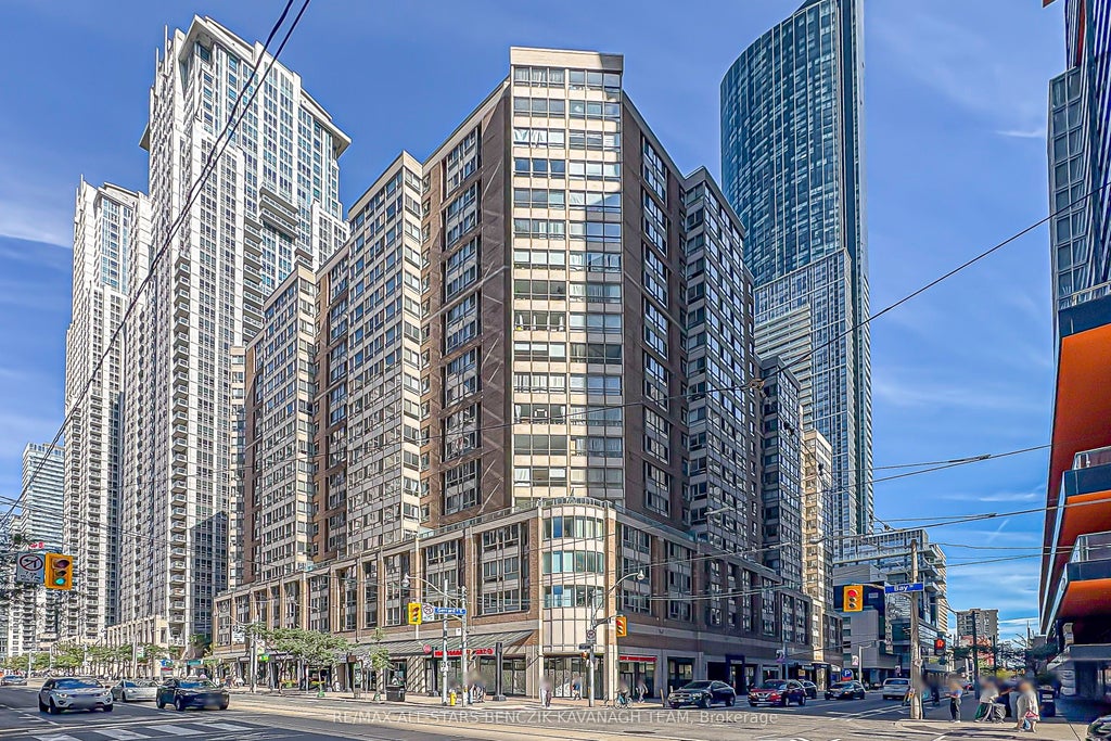 711 Bay Street 1712, Toronto C01