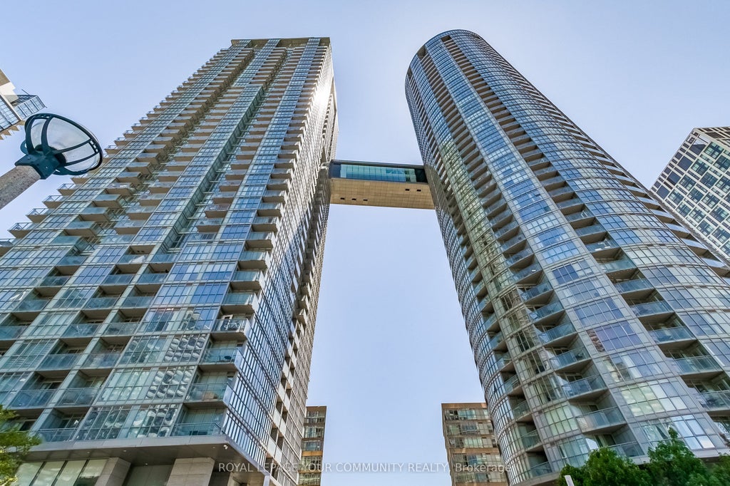 21 Iceboat Terrace 3611, Toronto C01