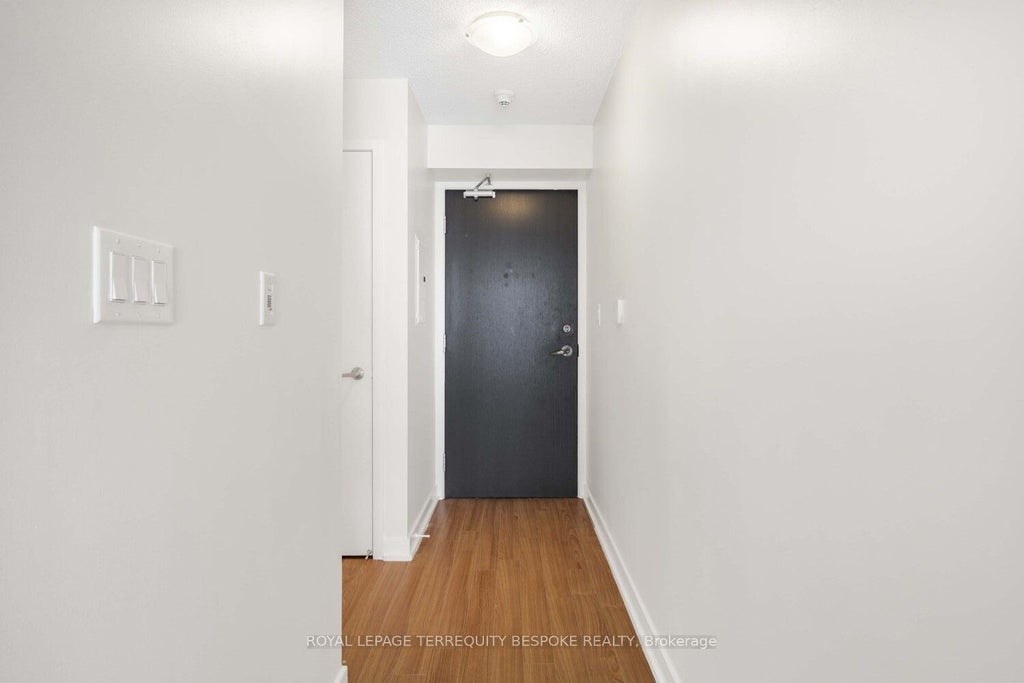 25 Capreol Court 2102, Toronto C01