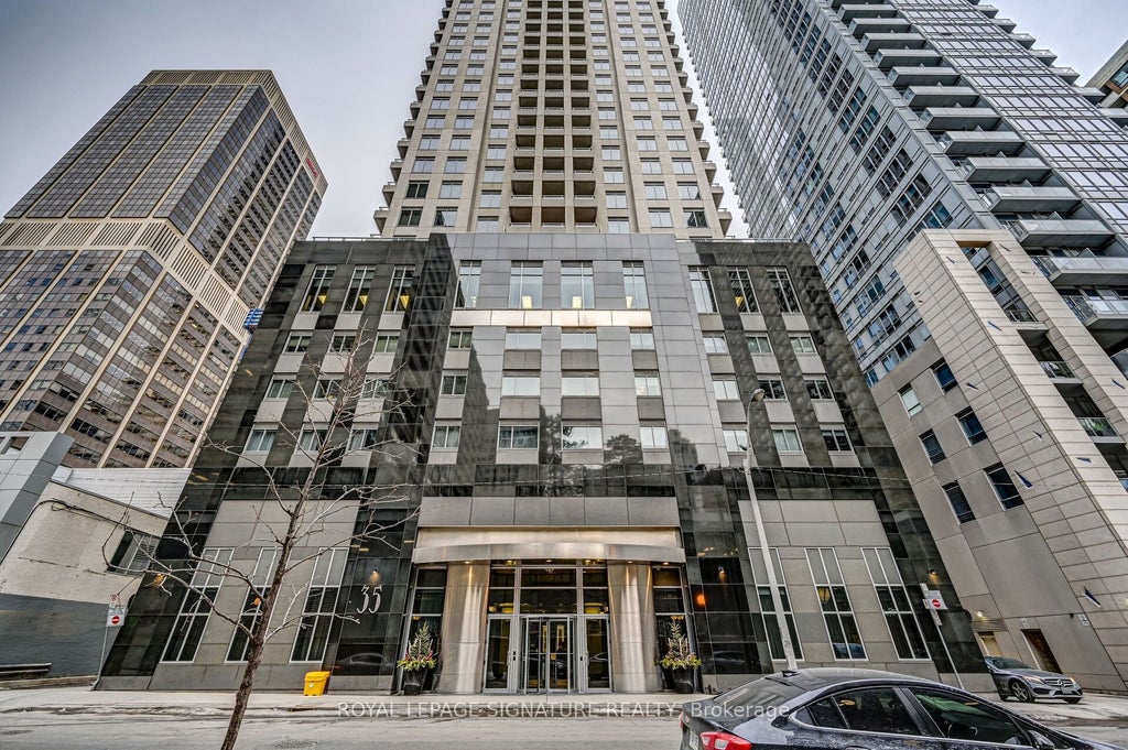 35 Balmuto Street 1702, Toronto C01