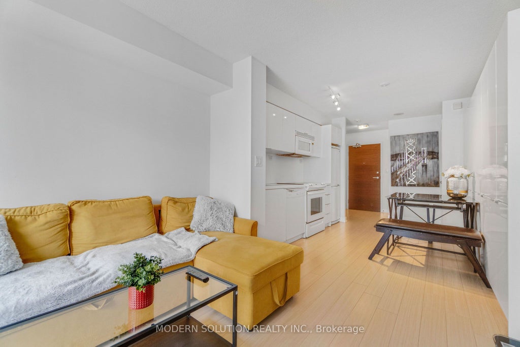 10 Capreol Court 925, Toronto C01