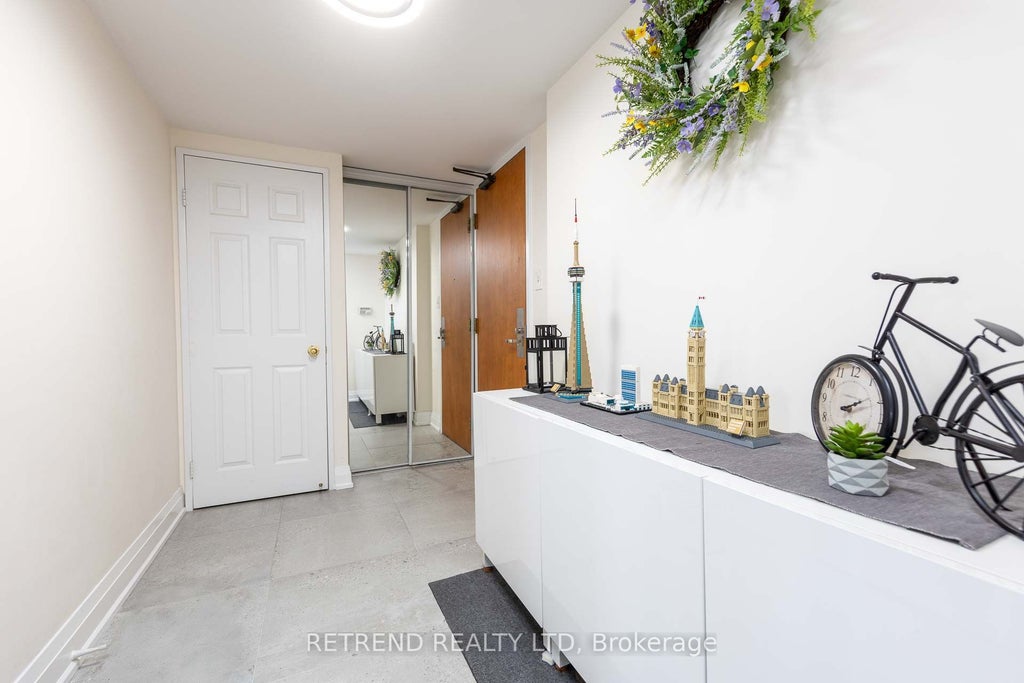 256 Doris Avenue 305, Toronto C14