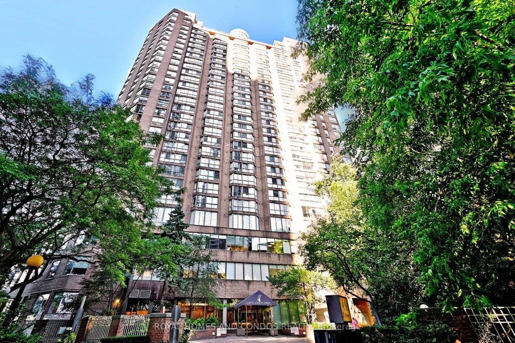 44 St Joseph Street 2008, Toronto C01